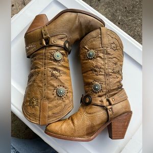 Size 7.5 Dingo boots